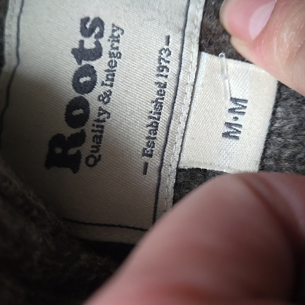 NWOT ROOTS Men's Brown Lambswool Sweater Size M - Picture 4 of 8